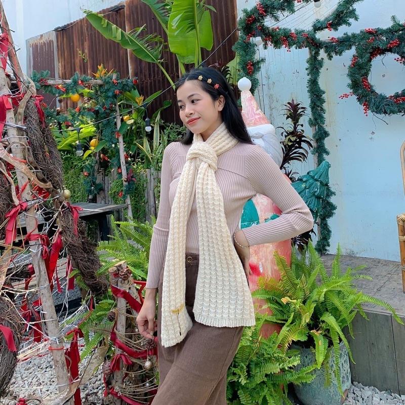 Áo len gân cổ chéo