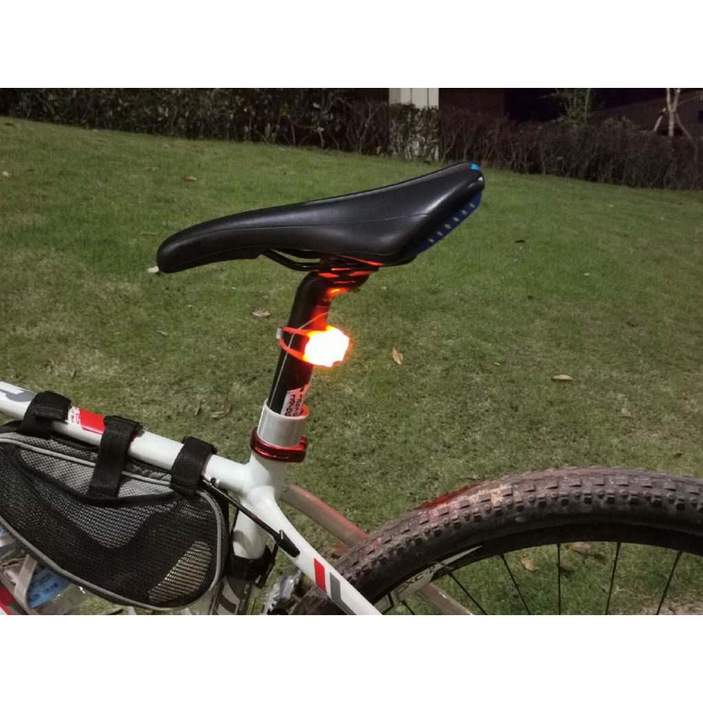 Đèn LED CREE chống thấm nước gắn phía trước và sau xe đạp có cổng sạc USB