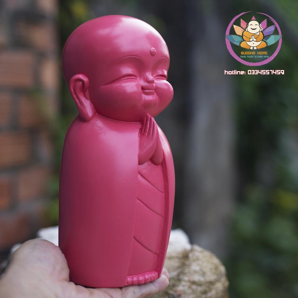 Chú tiểu decor hiện đại 21 cm trang trí nhà cửa màu đỏ rubi