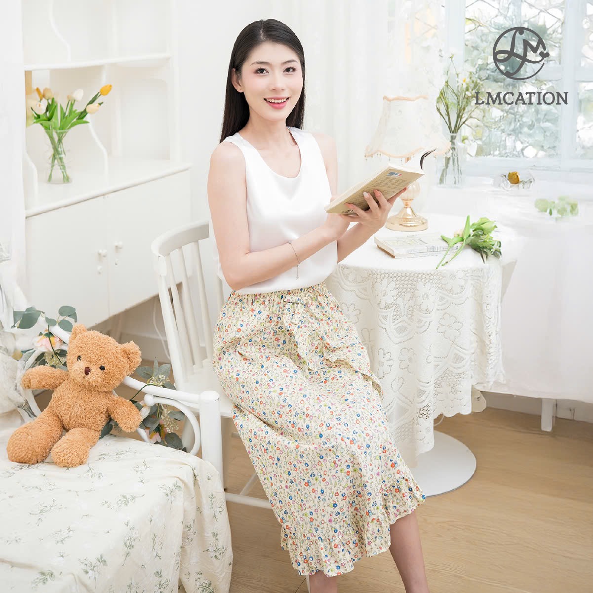 Đồ mặc nhà LMcation - Áo cổ tròn Mary Trắng kem &amp; Chân váy bèo hoa nhí LMcation Camila