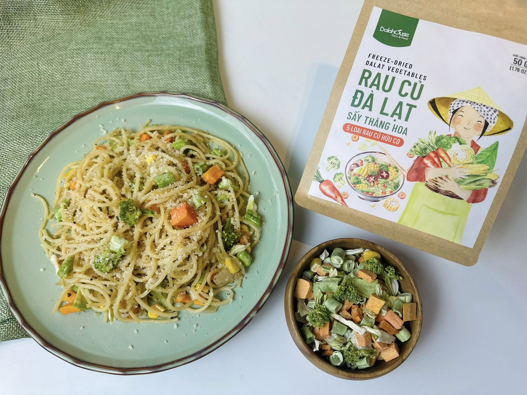 Rau củ đà lạt hữu cơ sấy thăng hoa 50gr - 5 loại rau củ hữu cơ tiện lợi, dinh dưỡng