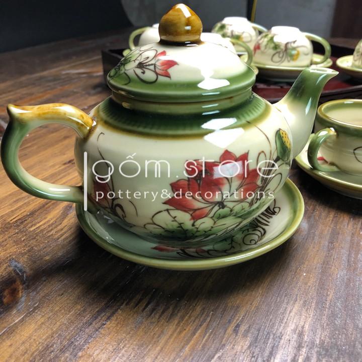 Ấm trà vẽ tay hoa sen dáng chóp