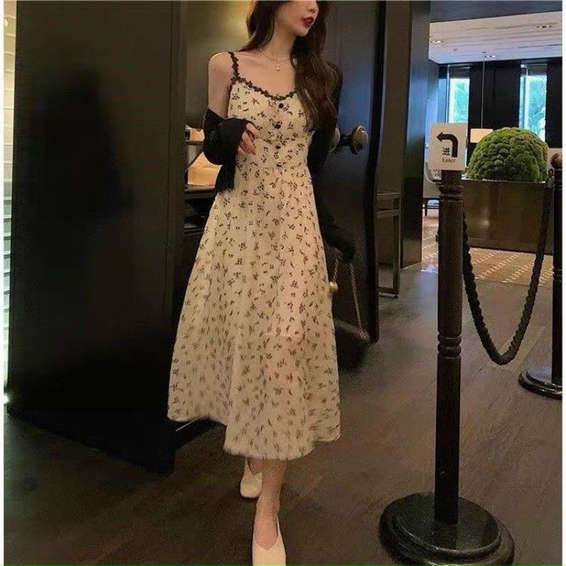 Set đầm hoa trắng hai dây ren kèm khoác croptop đen