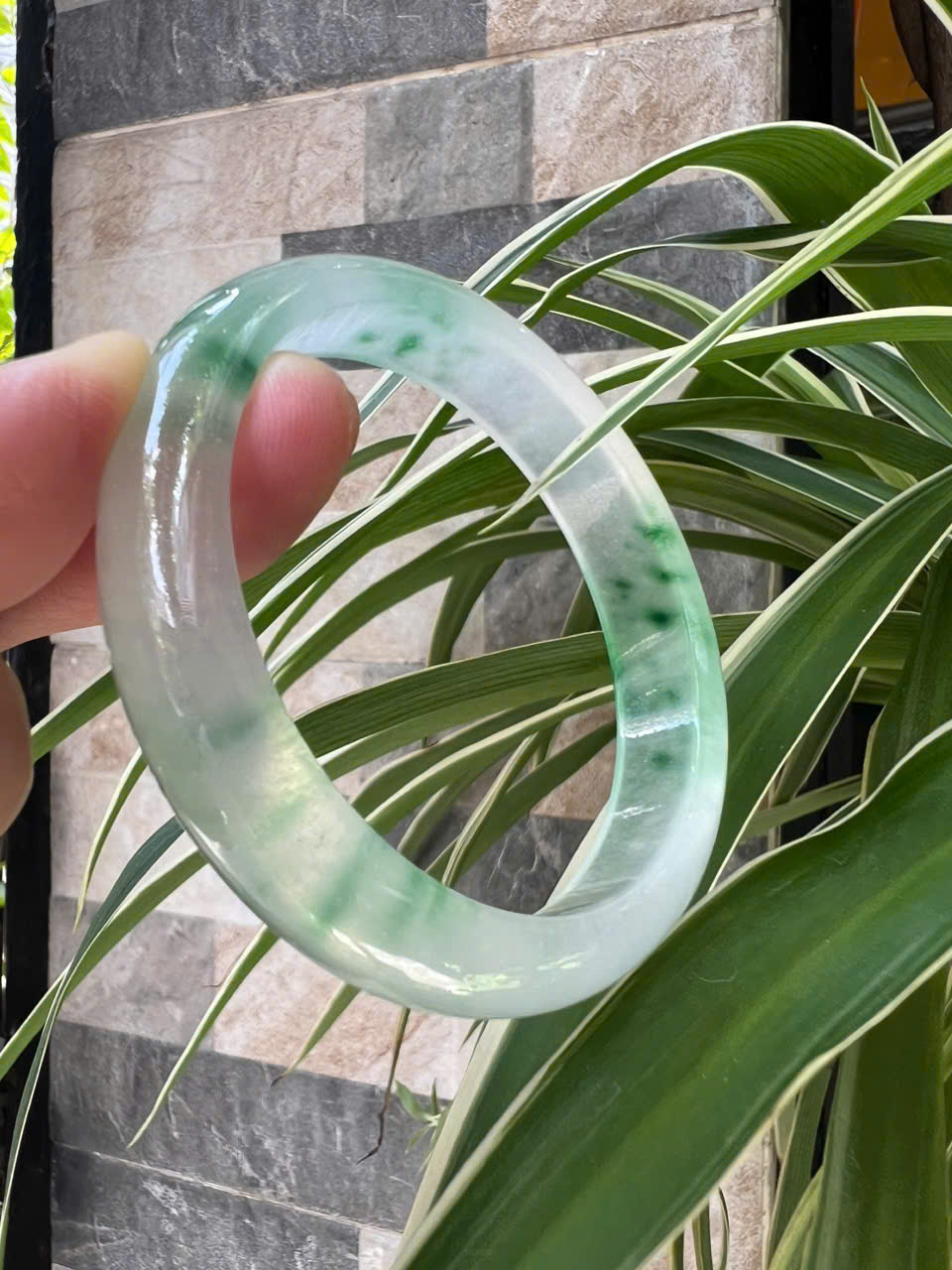 Vòng Tay Nữ Bản Hẹ Đá Mã Não DuLong Trắng Trong Xanh Rong Biển Nhẹ Bóng Đẹp Ni 54mm Cao 12mm Dầy 7mm Món quà tặng Nữ 50kg - 55kg đeo tay xinh rẻ đẹp ý nghĩa ạ