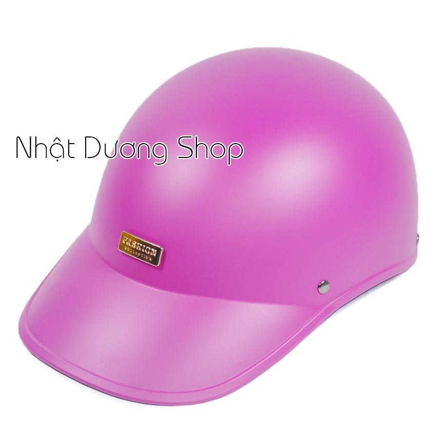 Nón bảo hiểm kết nữ gắn mặt sắt ngẫu nhiên có khoát đuôi, thích hợp cho các bạn nữ buộc tóc