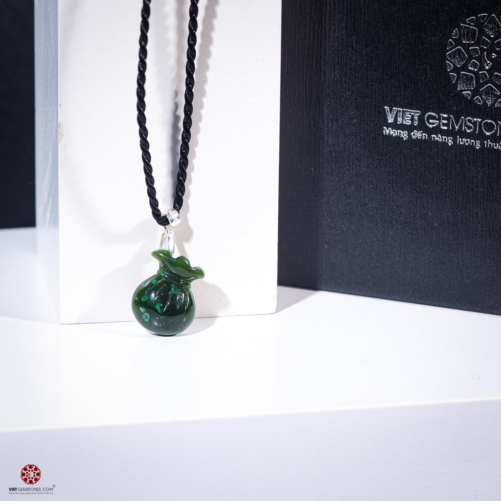 Mặt dây chuyền Túi Tiền Ngọc Bích - Nephrite Canada 100% tự nhiên đem lại tài lộc, may mắn - Hợp tất cả các mệnh | VietGemstones