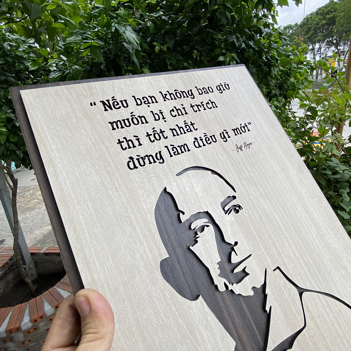 Tranh treo tường tạo động lực bằng Gỗ khắc laser handmade &quot;Jeff Bezos&quot; TBIG043