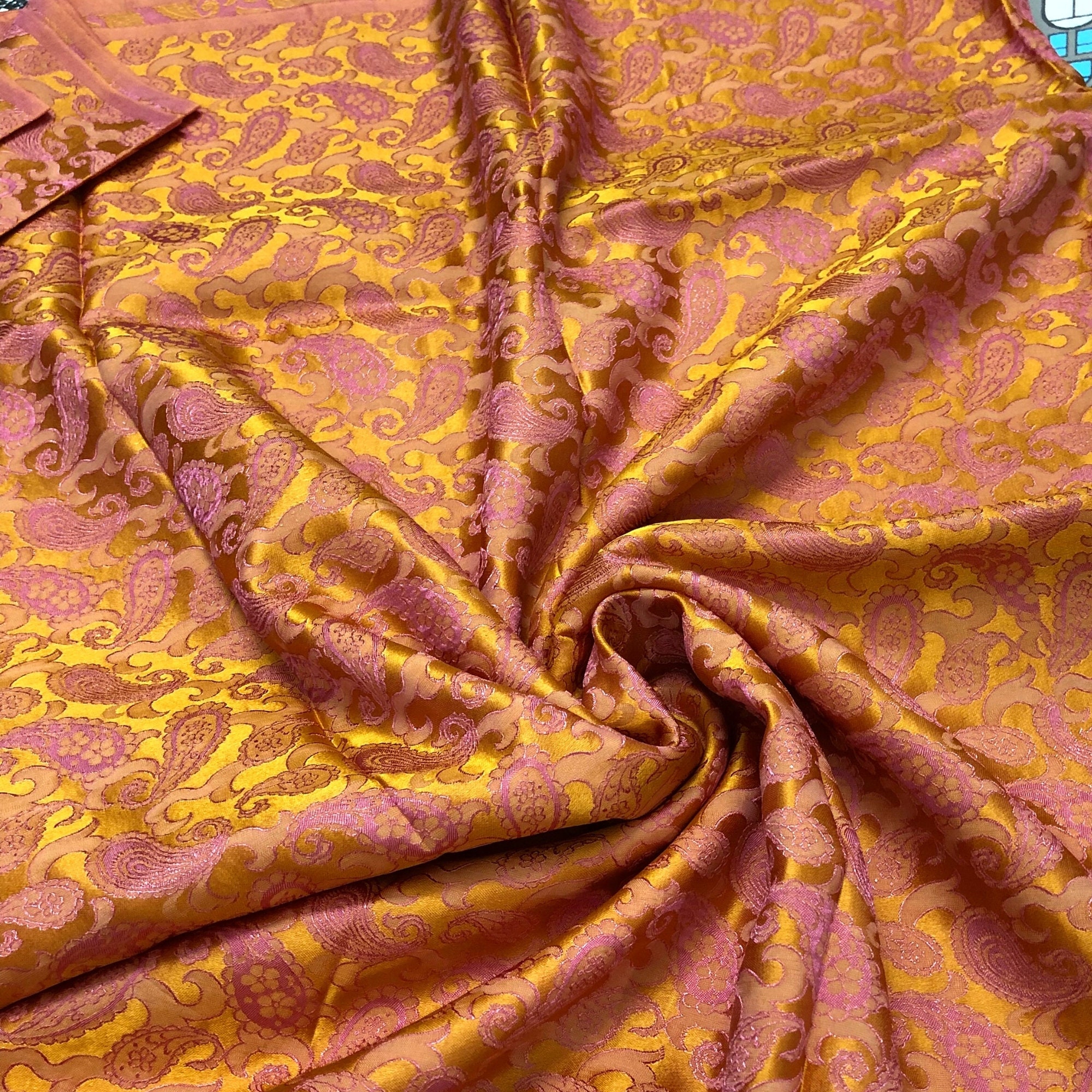 Vải Lụa Tơ Tằm hoa văn đuôi công màu vàng đồng may áo dài, mềm#mượt#mịn, dệt thủ công, khổ vải 90cm