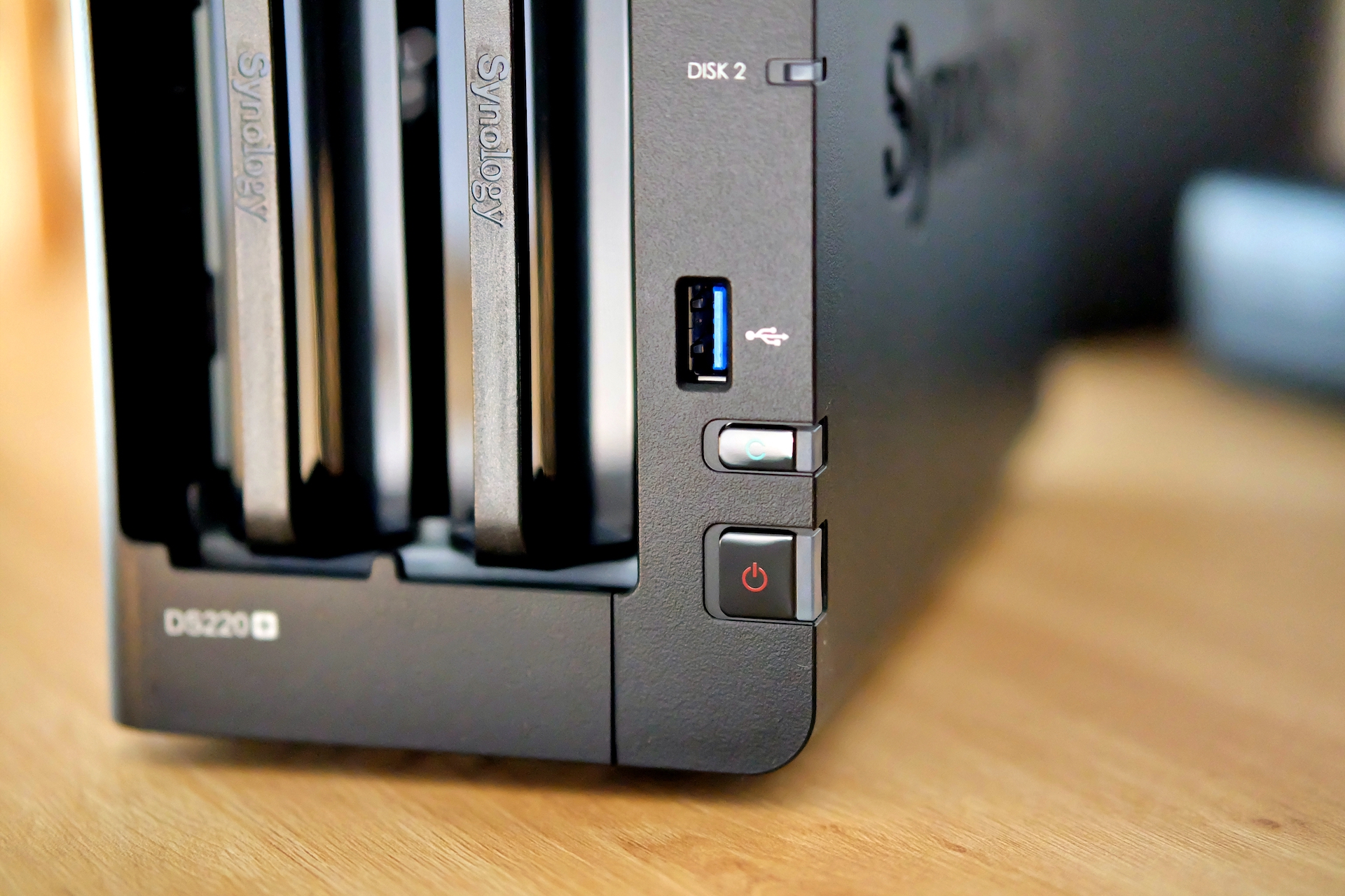 Ổ Cứng Mạng Synology NAS DS220+ (Đen) - Hàng Chính Hãng