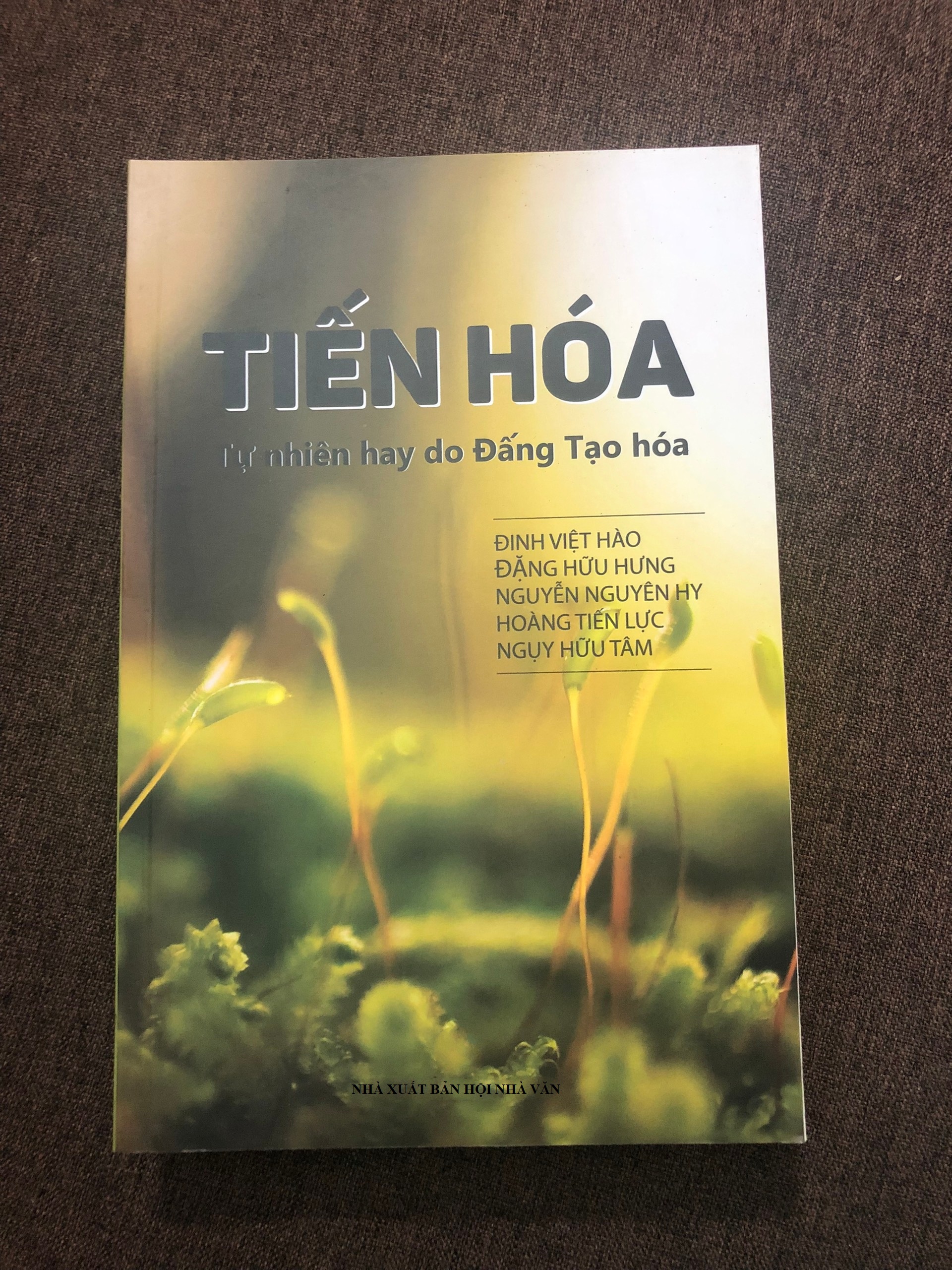 Tiến Hoá: Tự Nhiên hay do Đấng Tạo Hoá (Sách Chuyên Khảo)