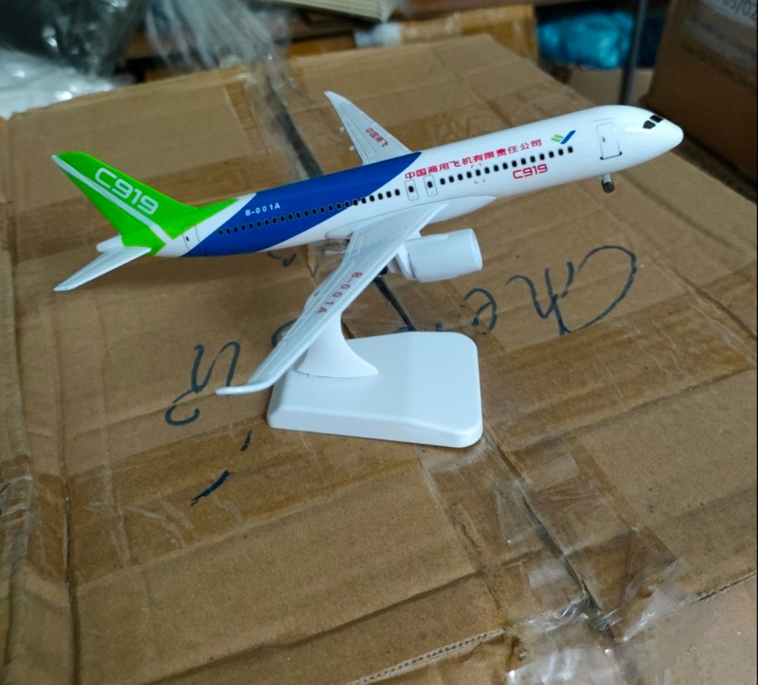 Mô hình máy bay tĩnh Comac C919 20cm có bánh xe