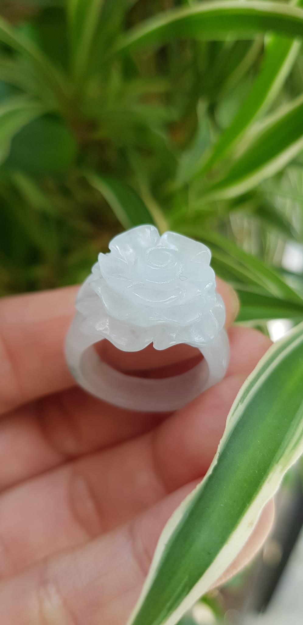 Nhẫn Nữ mới chạm Bông Hồng Nổi màu Trắng rất đẹp đá cẩm thạch tự nhiên Ni 18mm hợp mệnh kim mệnh thủy đeo tay xinh lắm ạ
