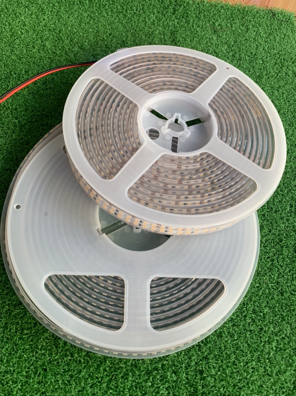Cuộn Led dây dán 5m 12V 2835 168led/mét phủ silicon siêu sáng- siêu bền