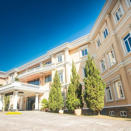 Trọn Gói 3N2D Tại Dalat Edensee Lake Resort 5*. Bao Gồm Ăn Sáng. Tiễn Sân Bay 1 Lượt. Miễn Phí Chèo Thuyền Kayak và Bắn Cung.