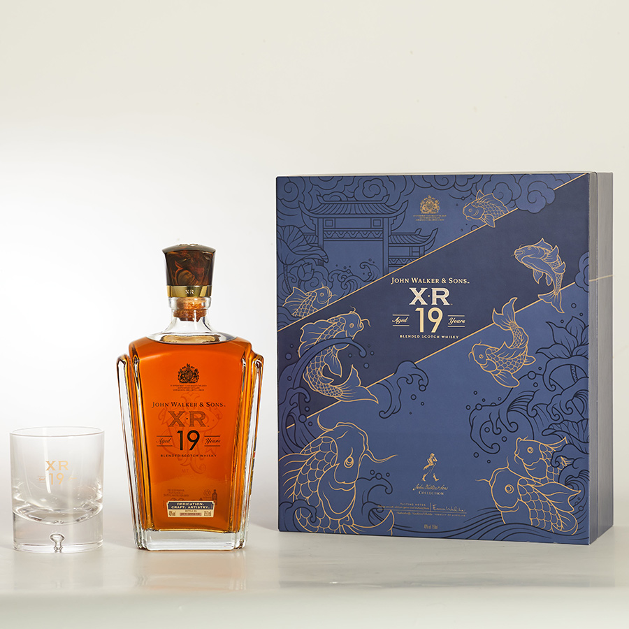 Hộp quà Rượu John Walker  Sons XR aged 19 years Blended Scotch Whisky 40% 750ml