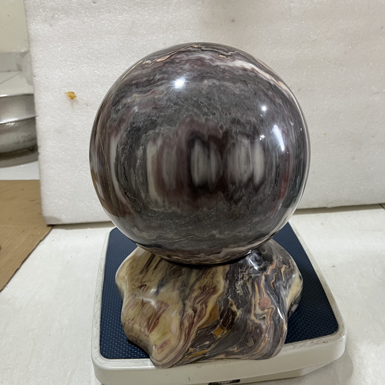 Cầu bi phong thủy đá tự nhiên đường kính 20 cm, cân nặng 15kg cho người mệnh Thổ và Hỏa