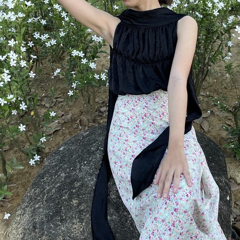 Chân váy hoa lụa dáng xẻ By Gum