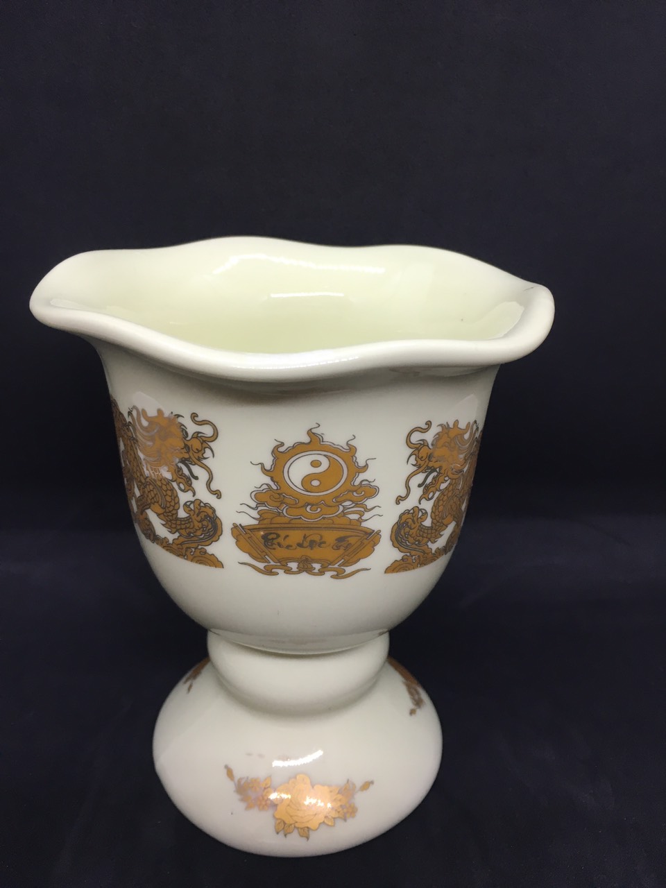 Đế cắm Phật thủ. Đk:11,5cm .Cao:14cm