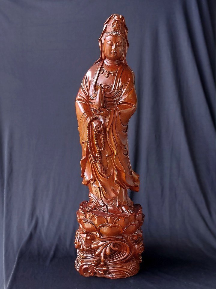 Tượng Phật Quan Âm Bồ Tát tọa lạc đài sen bằng gỗ Hương - C60