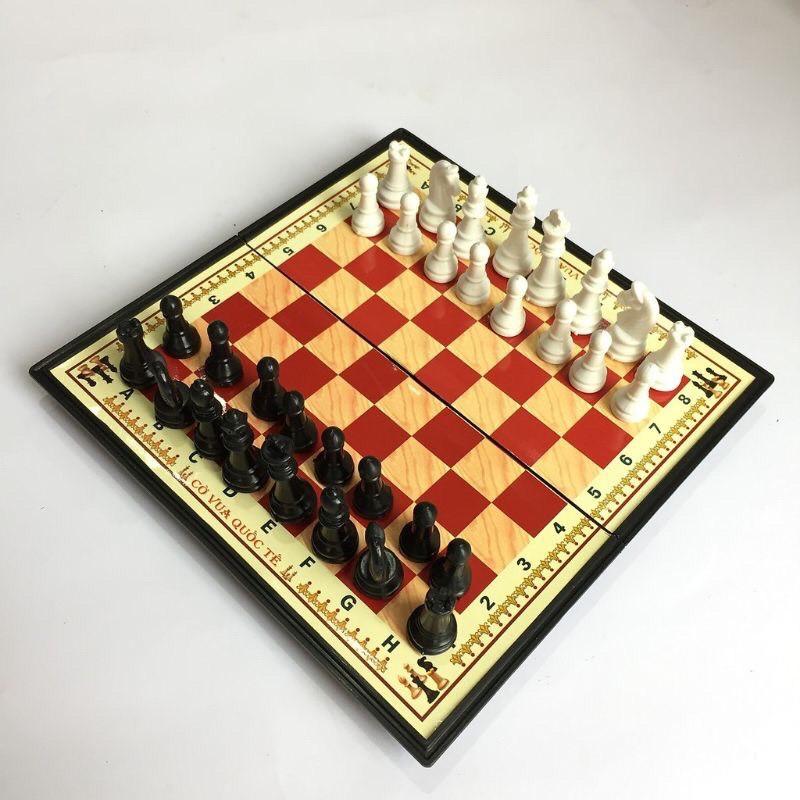 Đồ chơi cờ vua cho bé phát triển tư duy phán đoán,Bộ cờ vua nam châm gấp gọn 28 x 28cm
