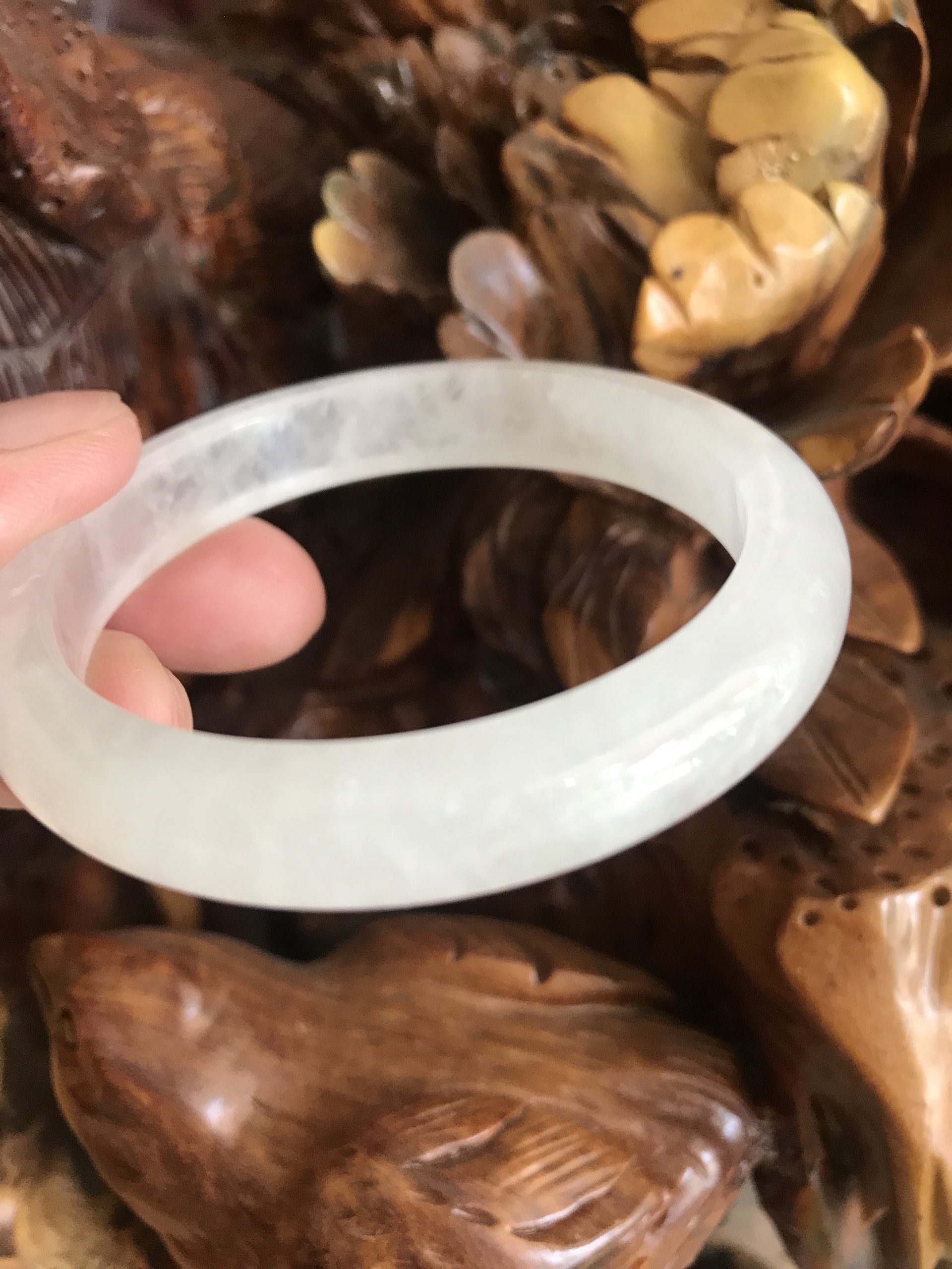 Vòng Thạch Anh Trắng Tự Nhiên Bản Hẹ Mới đẹp Ni 52mm Cao 10mm Dầy 7mm Màu trắng trong bóng đẹp Nữ mệnh Kim mệnh Thủy tay nhỏ đeo 45kg - 52 kg ạ