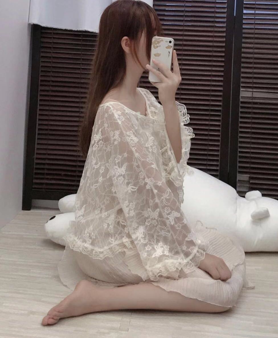 Áo Khoác Ren Mỏng Thêu Hoa Và Bướm C1091