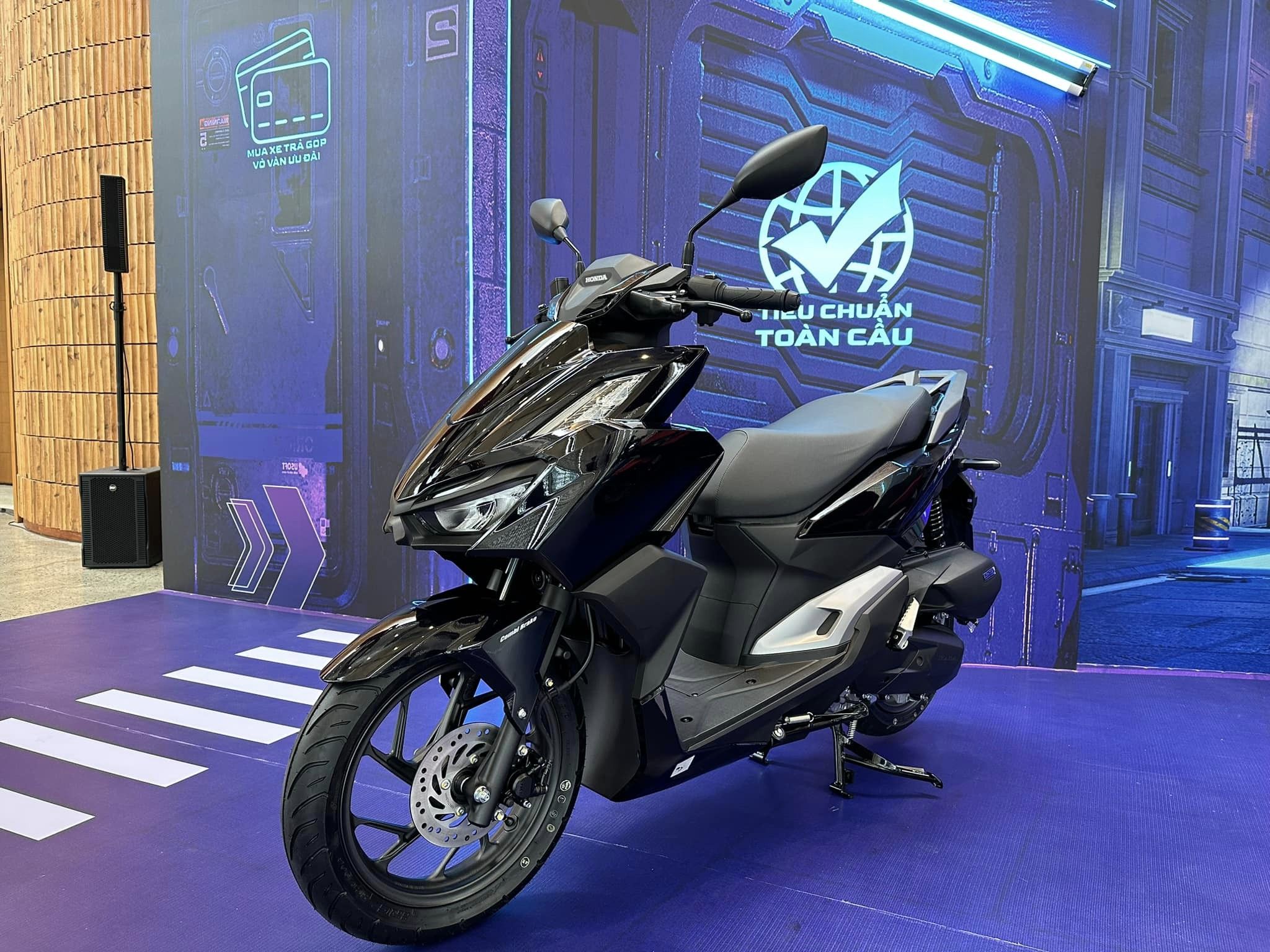 Xe máy Honda VARIO 160 Phiên Tiêu Chuẩn 2023 - Đen Bạc