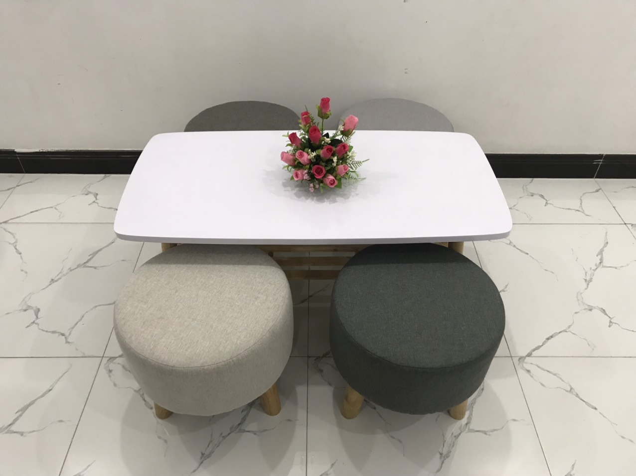 Combo 1 bàn 4 ghế nệm - Xám đen-Xanh đậm-Trắng xám-Nâu