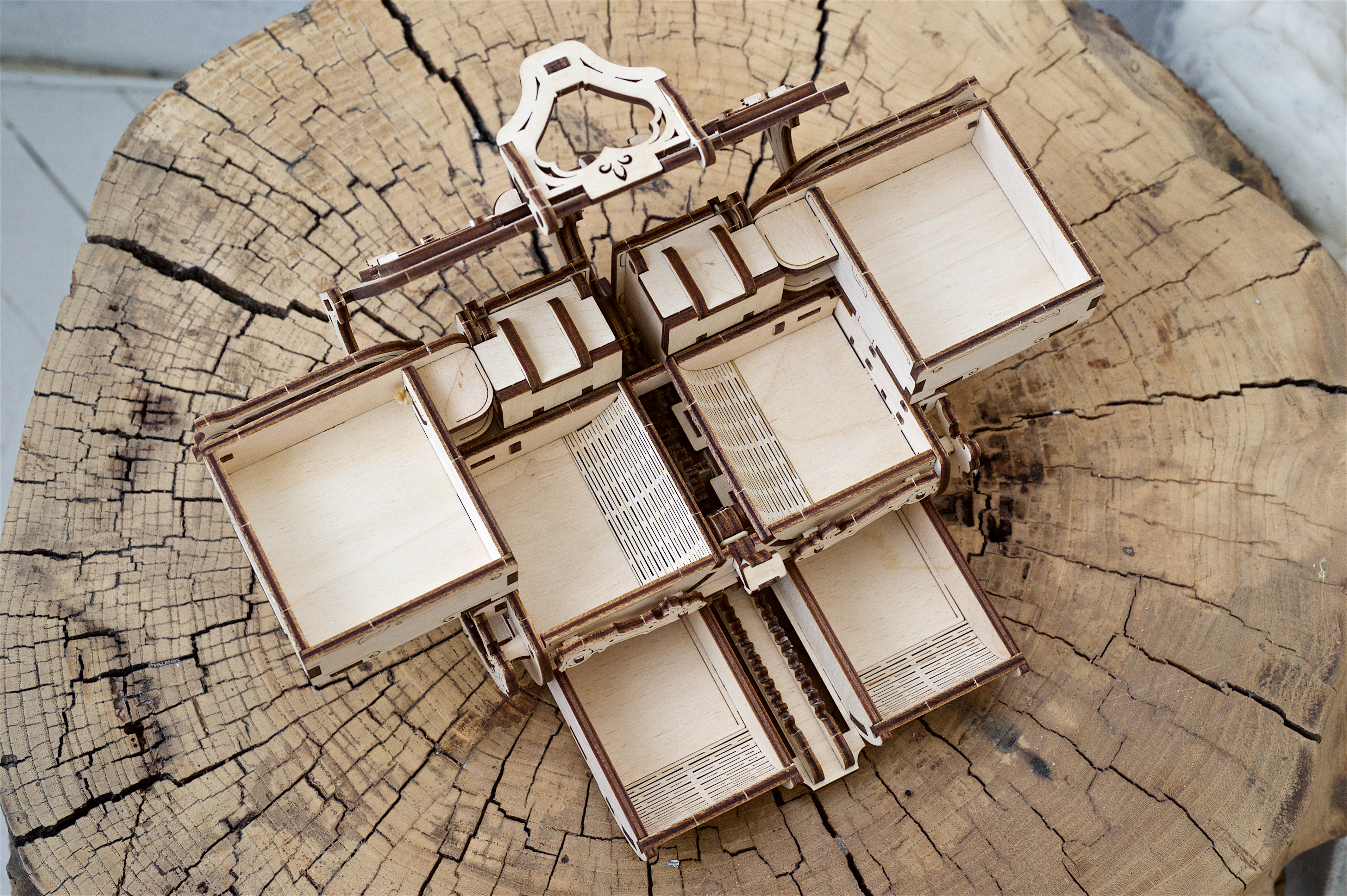 Mô Hình Gỗ Cơ Khí - Ugears Antique box - Hộp nữ trang, Chính hãng Ugears, nhập khẩu nguyên bộ EU, mô hình lắp ráp 3D, Đồ chơi trí tuệ DYI