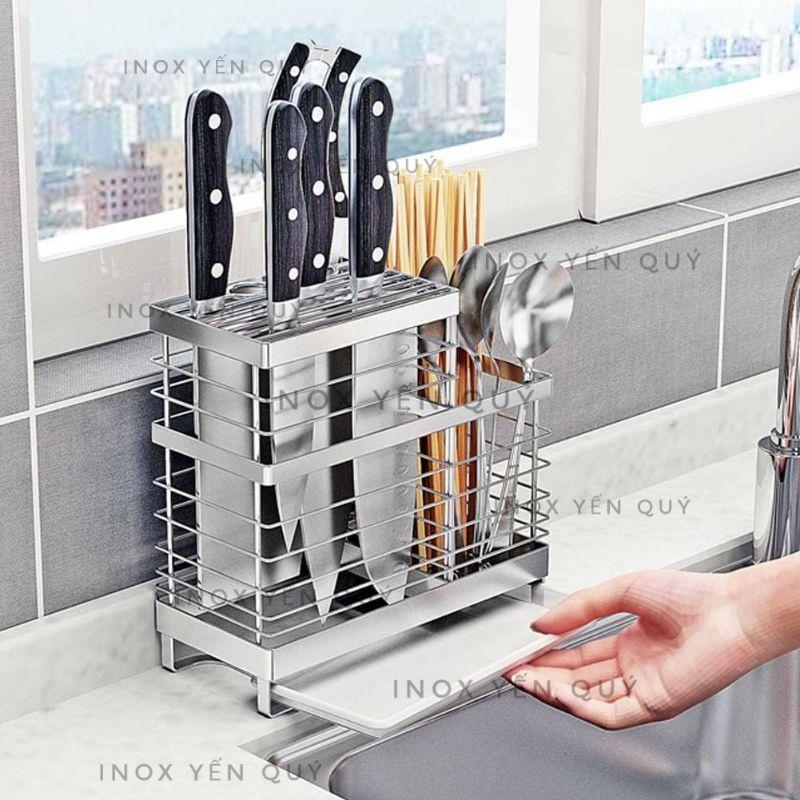 KỆ ĐỰNG ĐŨA VÀ DAO ĐẶT BÀN CÓ KÈM KHAU HỨNG NƯỚC INOX304