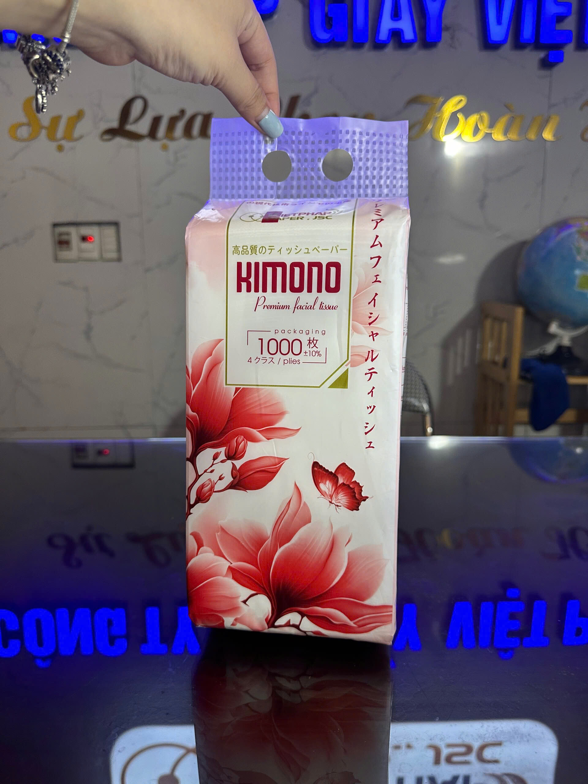 COMBO 10 bịch giấy treo tường đa năng KIMONO 4 lớp dạng rút 1100 tờ tặng kèm 4 móc treo
