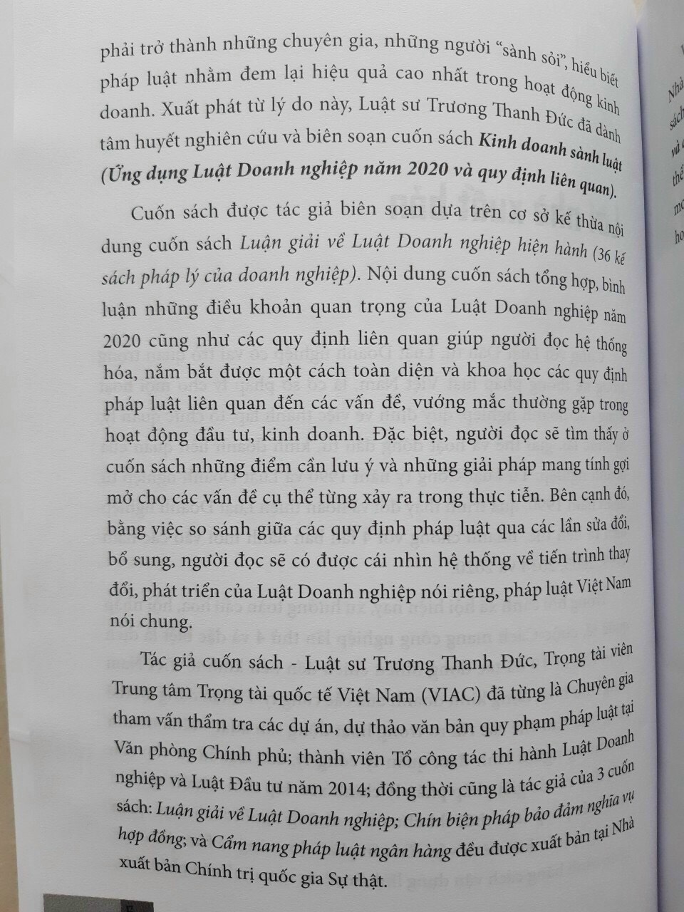 Sách Combo Kinh Doanh Sành Luật Và Cẩm Nang Pháp Luật Ngân Hàng Nhận Diện Những Vấn Đề Pháp Lý (Luật Sư Trương Thanh Đức - Trọng Tài Viên VAIC)