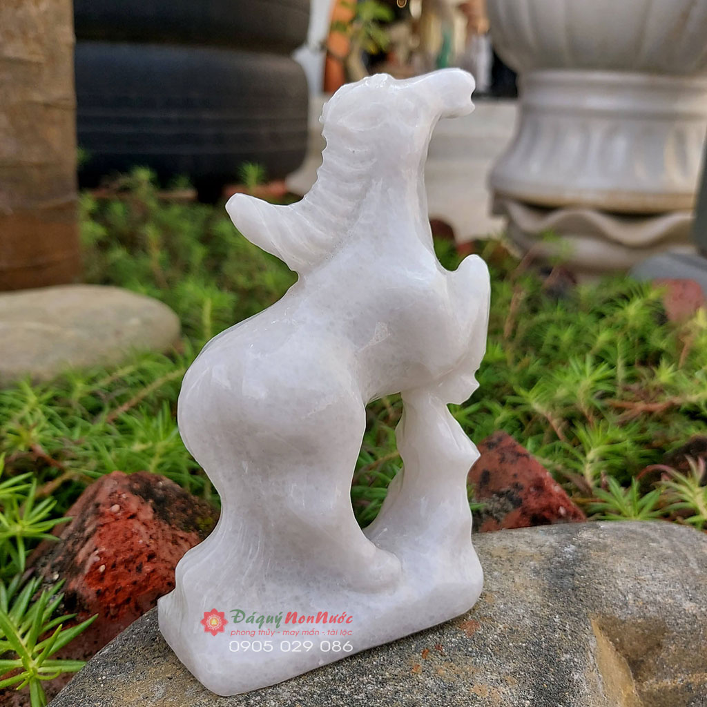 Tượng Ngựa phong thủy tuổi Ngọ đá trắng 12 con giáp 10cm - Đá Non Nước