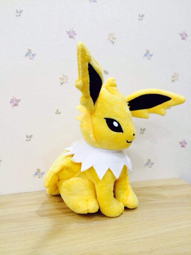 Gấu bông Pokemon Eevee hệ điện Jolteon