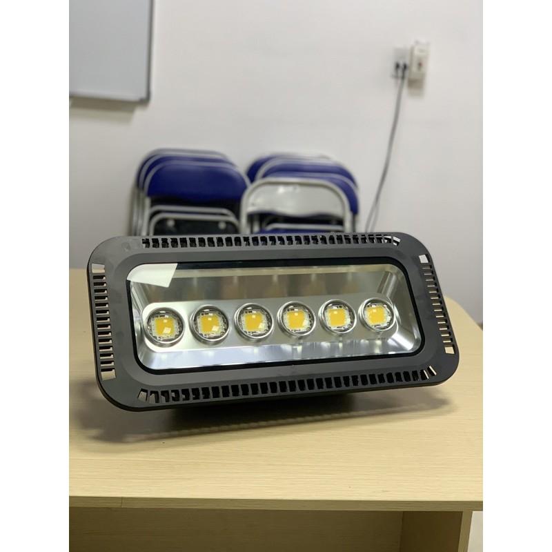Đèn pha Led thấu kính 300w chiếu xa siêu sáng.