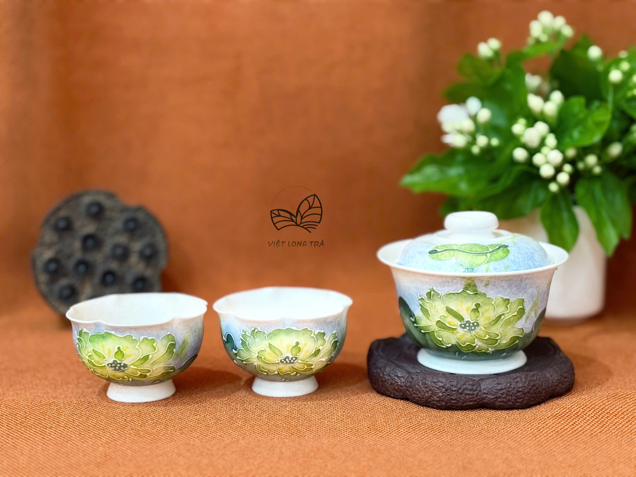 CHÉN KHẢI PHA TRÀ HỌA TIẾT HOA SEN XANH TRONG ĐẦM VẼ TAY - 105ML - GAIWAN