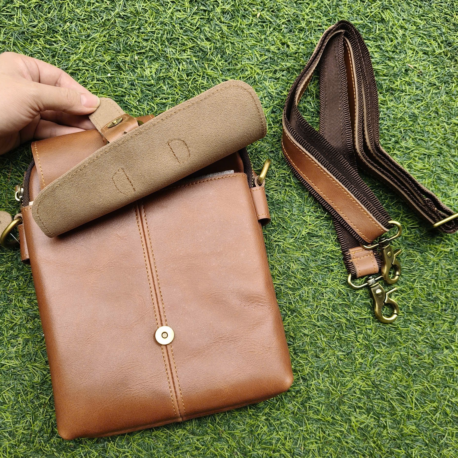 Túi Đeo Chéo Nam Da Bò Thật 100% BHM1068 Nhỏ Gọn Cao Cấp Nhiều Ngăn Tiện Lợi Thời Trang Nam