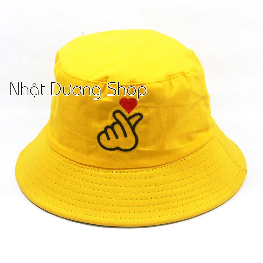 Nón bucket 2 mặt thêu hình bắn tim sành điệu - Chất liệu Cotton cao cấp tạo nên sự thoáng mát - Vàng&amp;đen