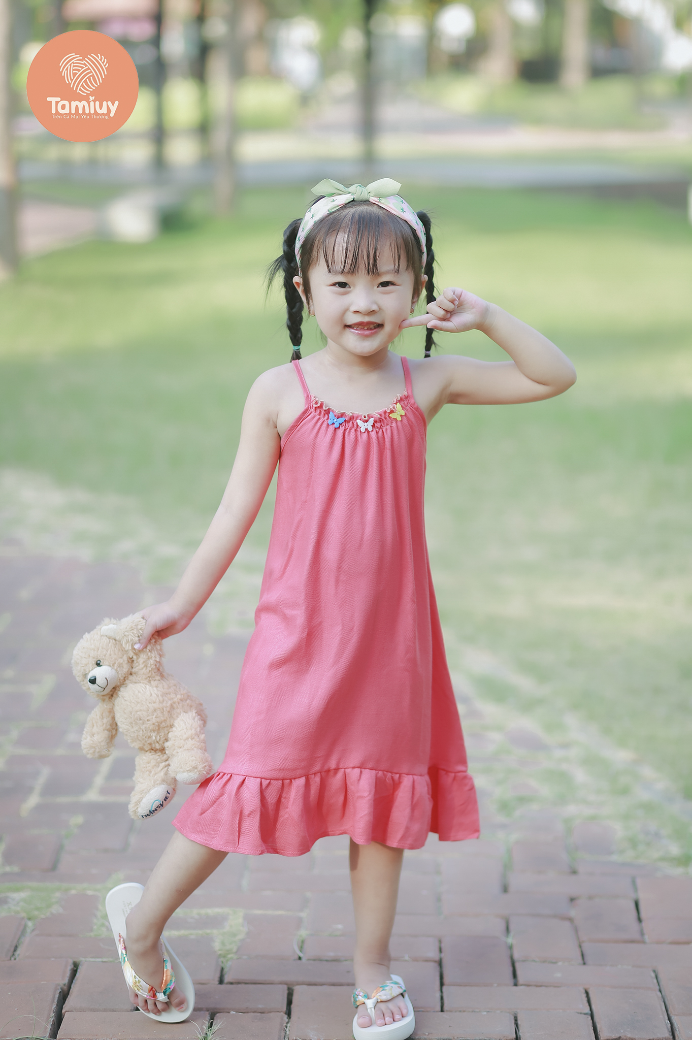 Hình ảnh Đầm Cổ Yếm 2 Dây Bé Gái Tamiuy Thiết Kế Thời Trang Dễ Thương Chất Vải Cotton Mềm Mịn Mặc Mùa Hè