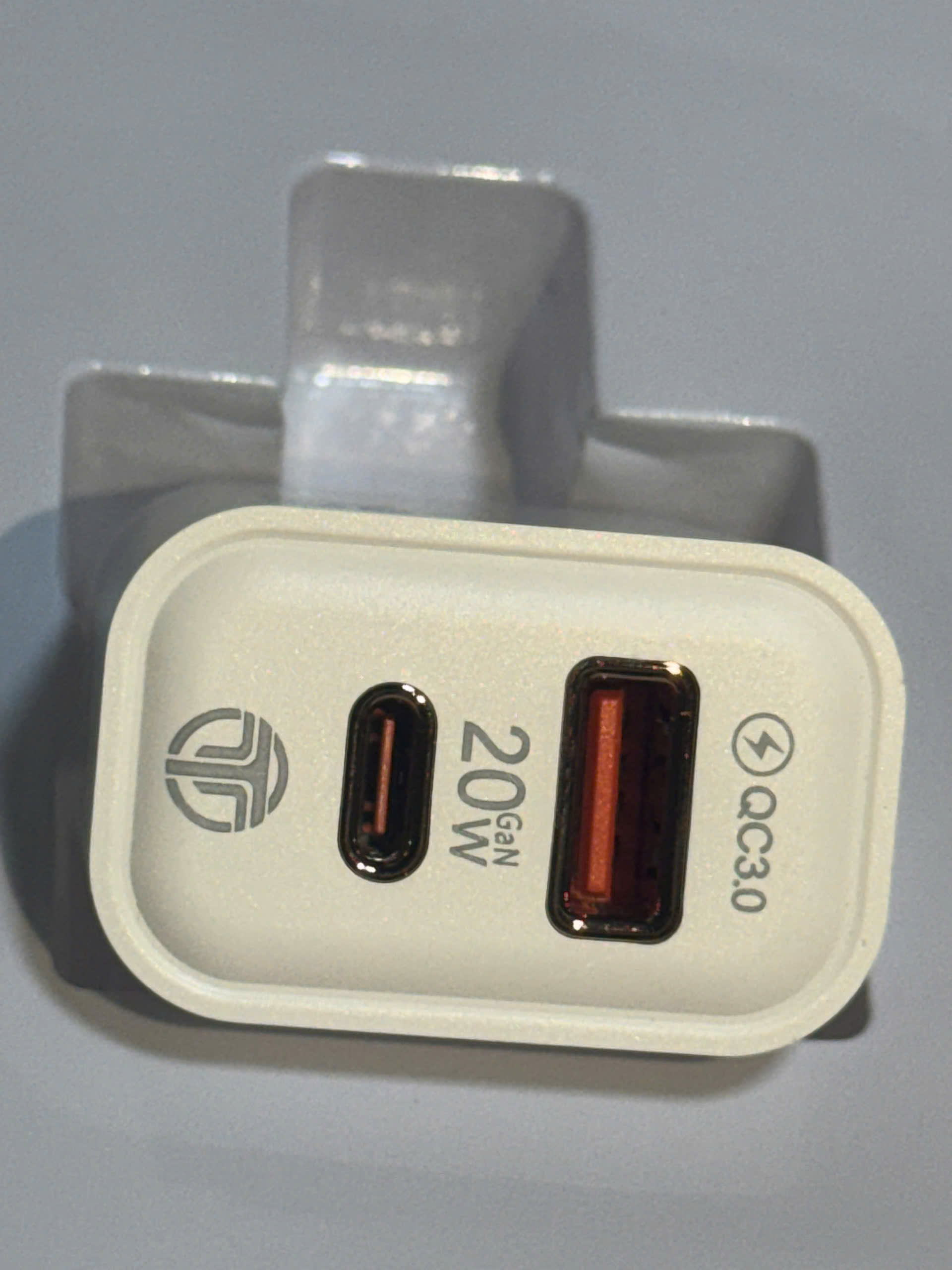 Củ Sạc Nhanh 20W GaN gồm cổng Type-C và USB, Hỗ Trợ QC3.0, Sạc Nhanh, nhỏ gọn, tiện mang theo - Hàng nhập khẩu