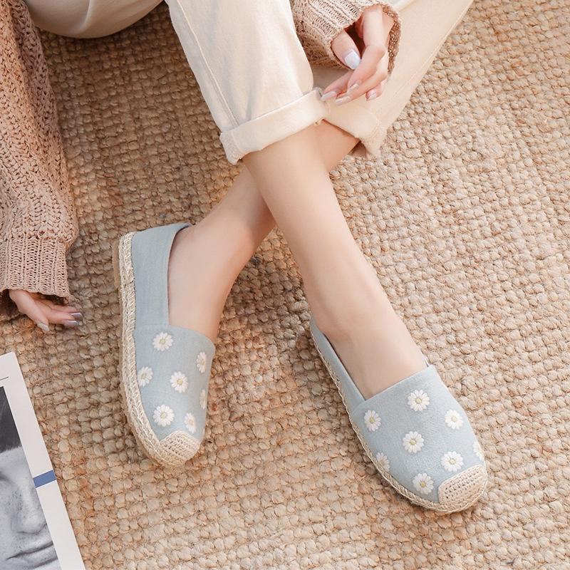 Slip on cói nữ - Giày lười vải thêu bông cúc - Chất liệu vải bố 3 màu (xanh), (xám) và (khaki) - Mã SP X-18