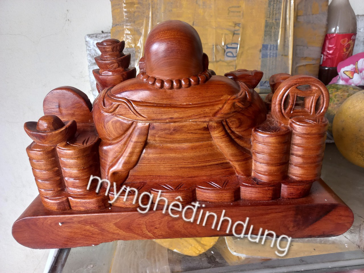 Tượng phật di lặc để bàn tiếp khách bằng gỗ hương đá kt 40×23×22cm