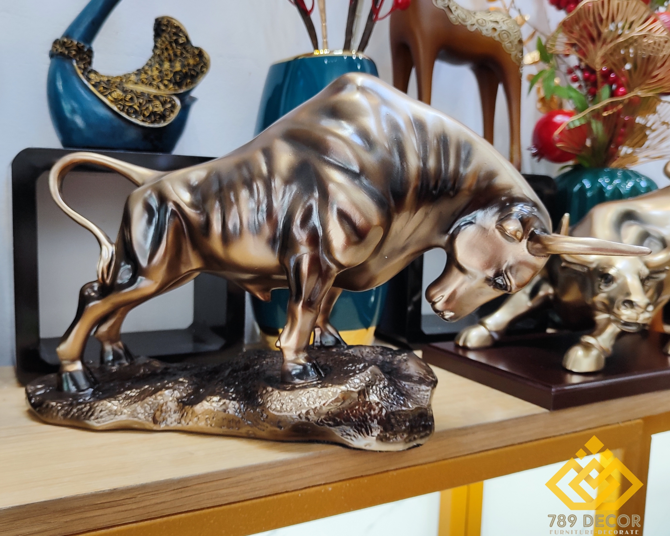 Tượng Bò Tót trang trí bàn làm việc