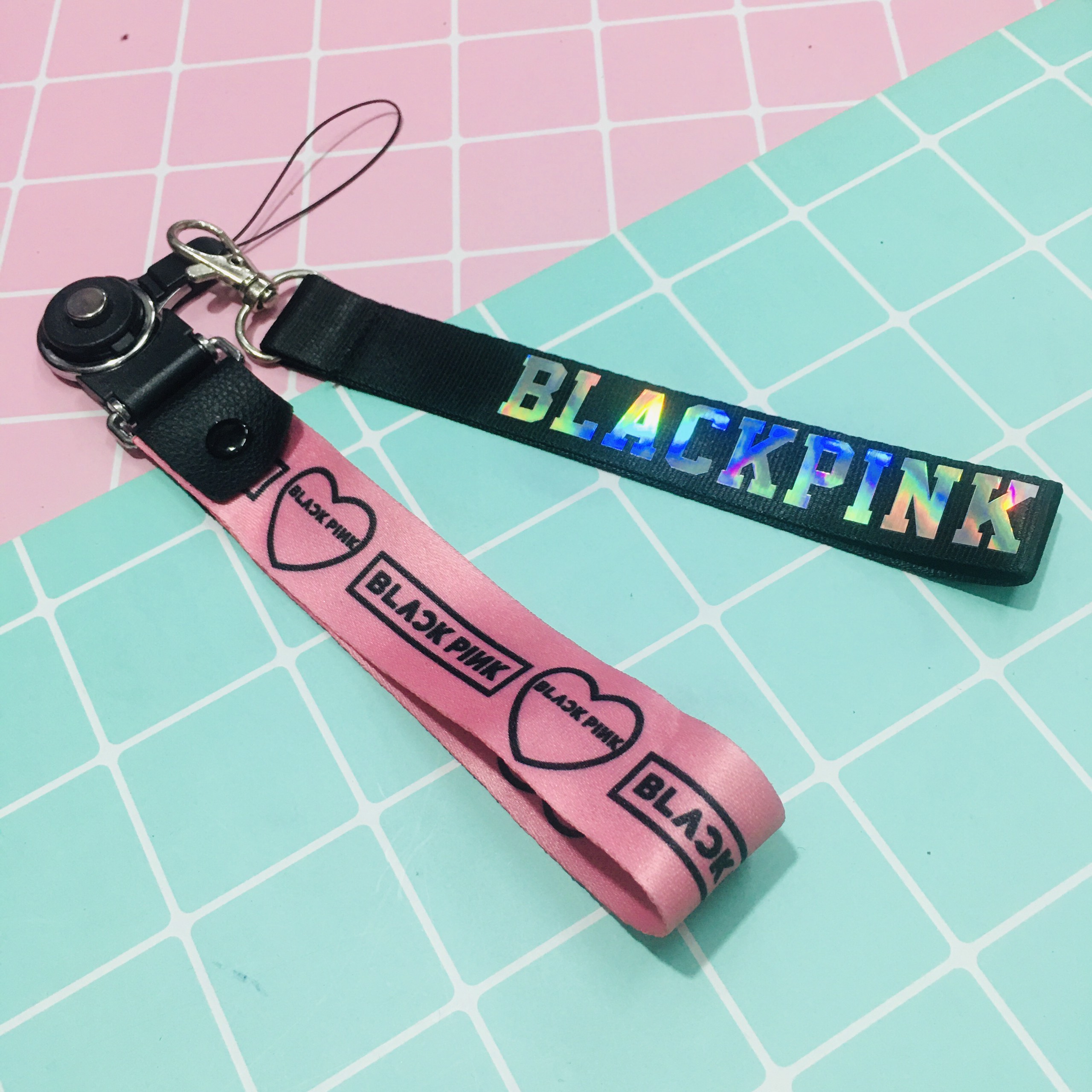 Móc khoá nametag BLACKPINK và THÀNH VIÊN  strap chữ PHẢN QUANG KPOP