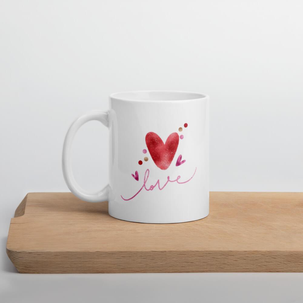 Cốc sứ hình quả tim Love xinh xắn