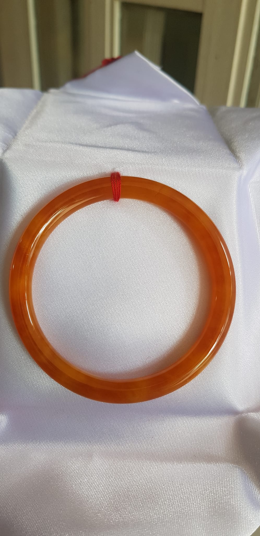 Vòng tay nữ đá Cẩm thạch Vàng Đậm mới đẹp lắm à nhen Ni 53mm x cọng 6,8mm Nữ mệnh Kim, mệnh Thổ 50kg - 55kg đeo món quà ý nghĩa dành cho các chị em ạ