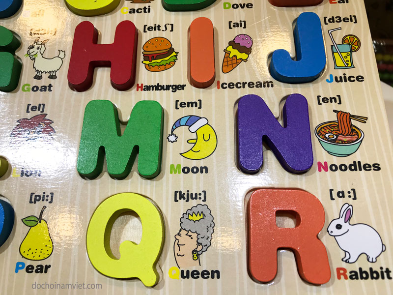 Bảng Tiếng Anh nhận dạng có hình minh họa kèm tên mô tả bằng gỗ