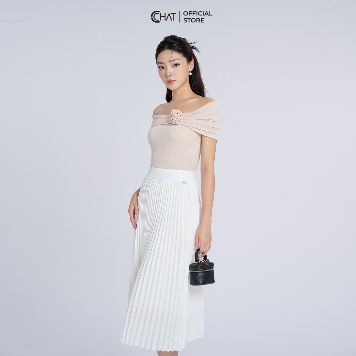 Áo Thun Trễ Vai Hoa Cài Dáng Ôm Chất Vải Mềm Mịn Co Giãn 4 Chiều 53TNC2038OT