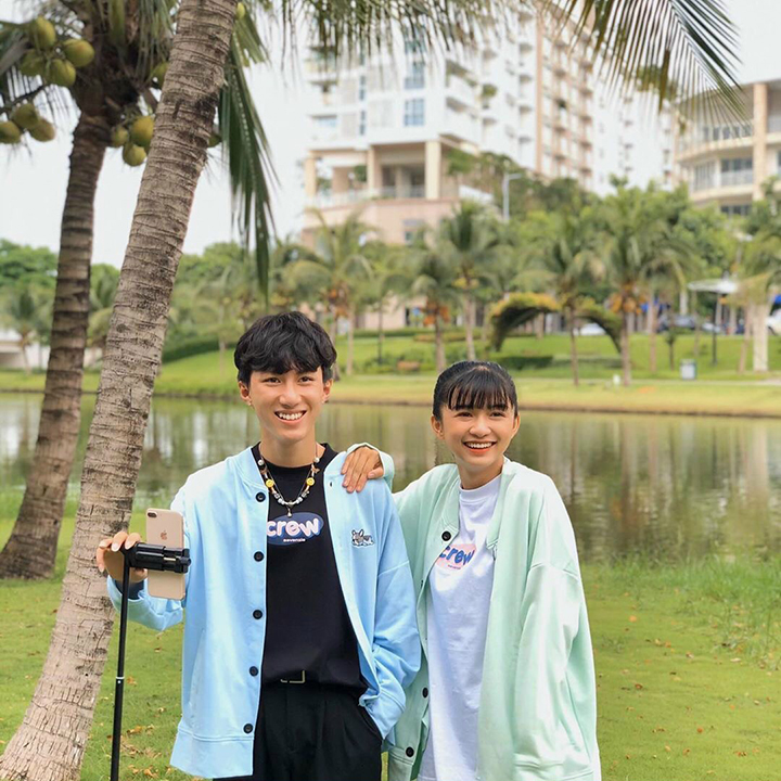 Áo hoodie loang hoạt hình năng động