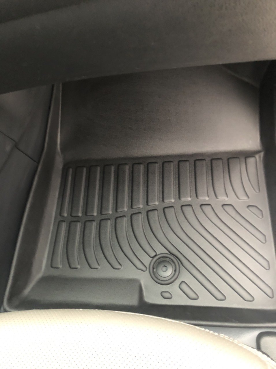 Thảm lót sàn xe ô tô Hyundai Santafe 2014-2018 Nhãn hiệu Macsim chất liệu nhựa TPE cao cấp màu đen